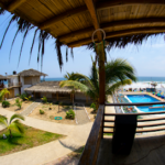 The Point Mancora - Beach Party Hostel: Alojamiento/Hotel en Máncora, Perú